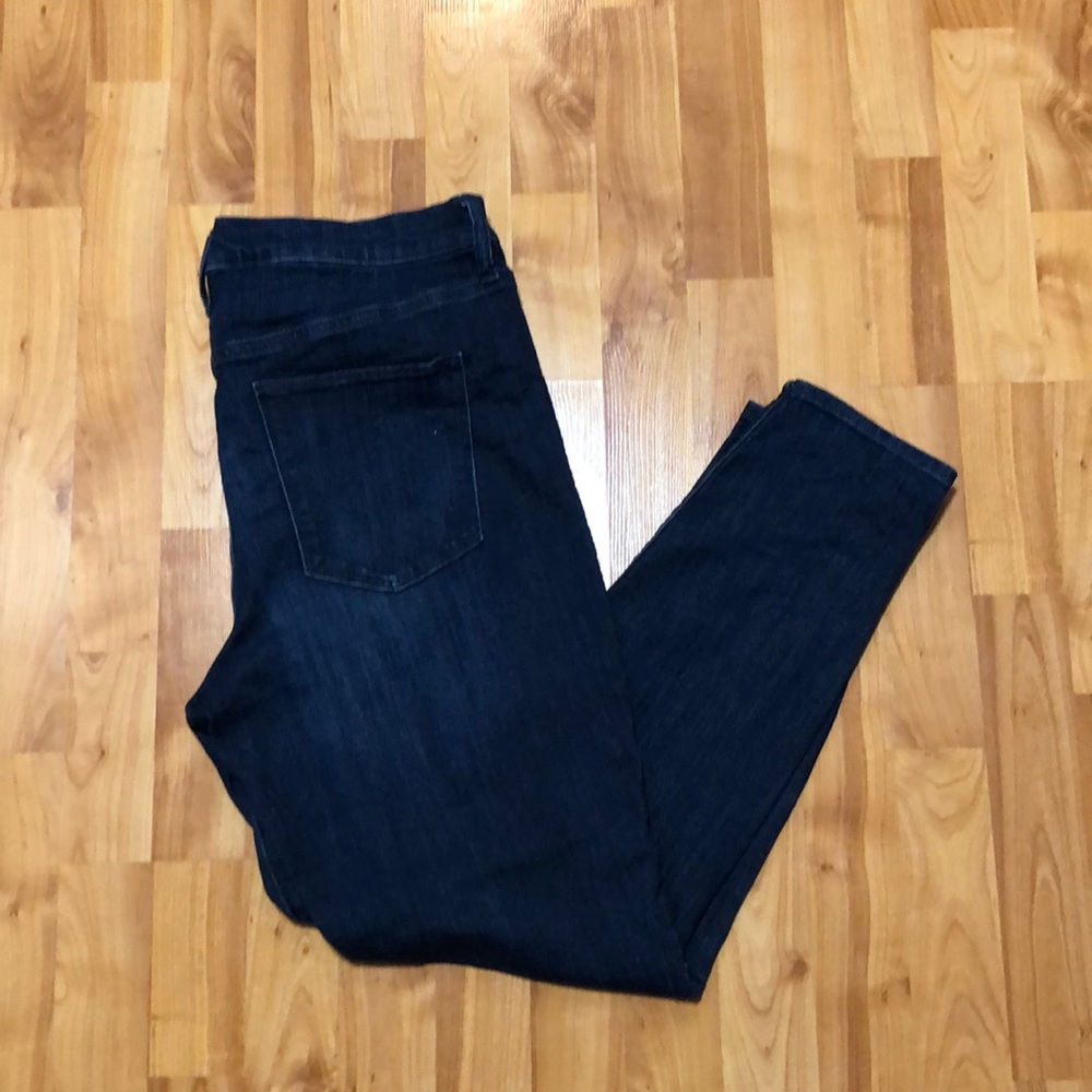 GAP dark wash size 32 ankle jeans